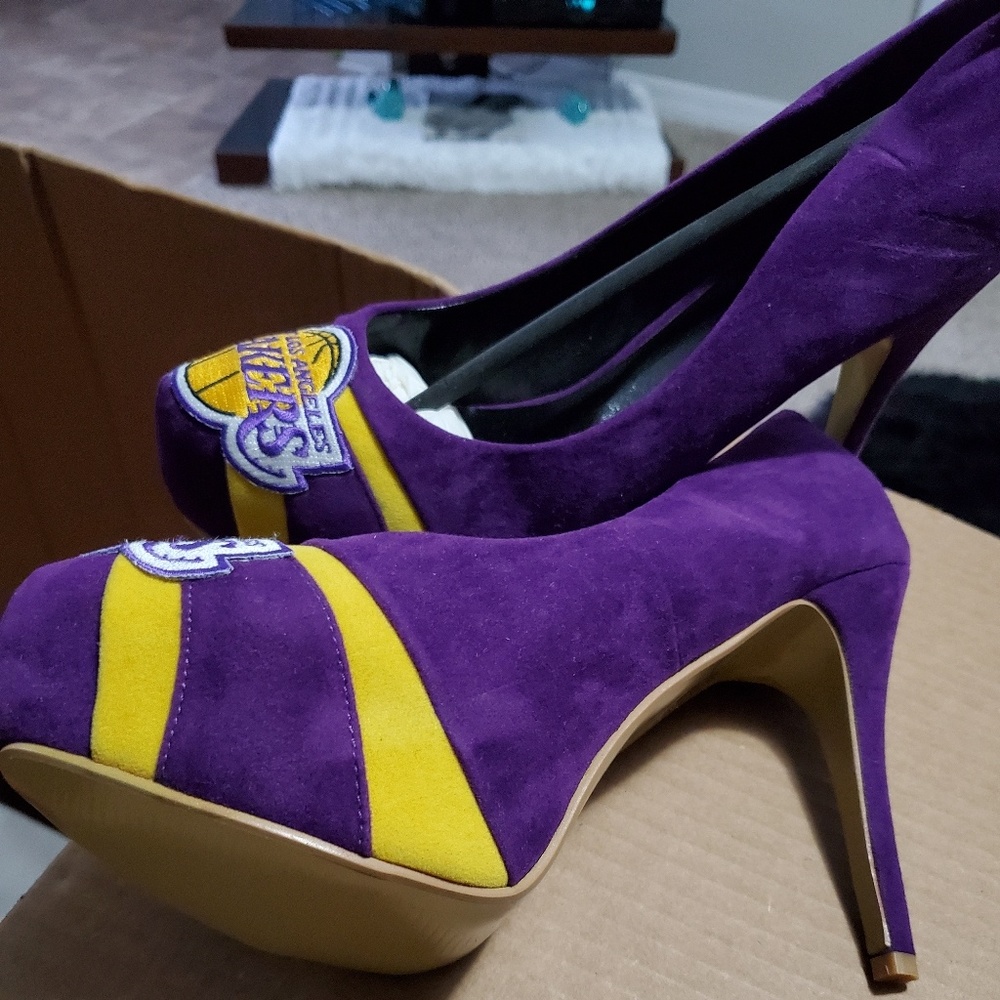 Size 10 LA LAKERS heels never worn